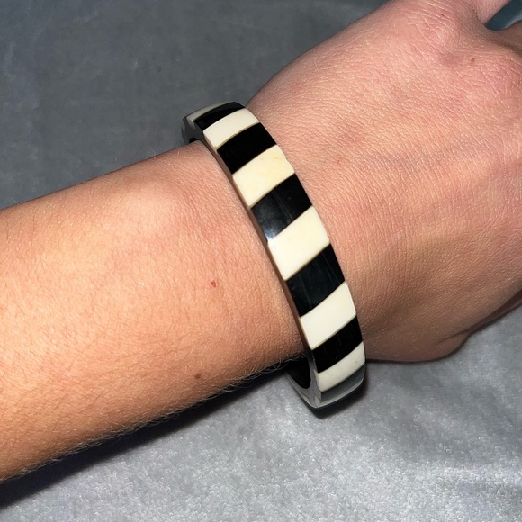 Vintage boutique handmade hand-carved mix wood wooden striped bangle - Picture 6 of 11